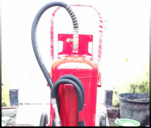 tabung pemadam kebakaran besar